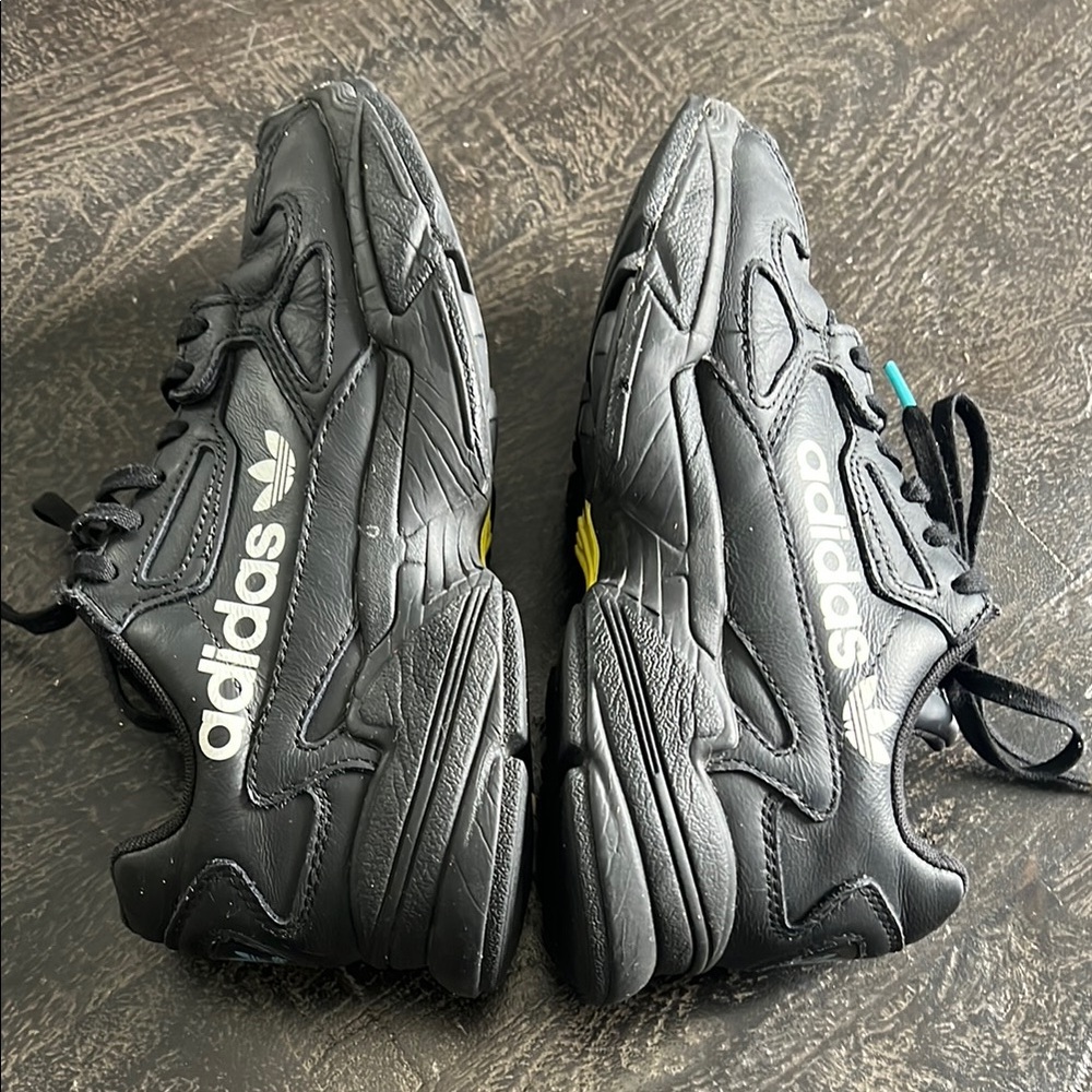 Adidas Torsion Black Sneakers - Picture 6 of 8